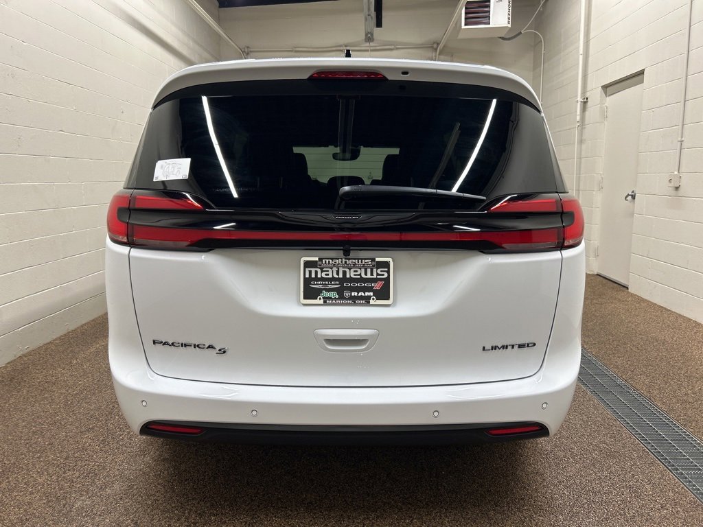 New 2026 Chrysler Pacifica Limited image 3
