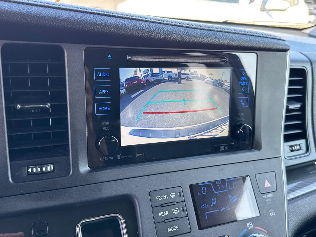 Used 2017 Toyota Sienna SE Premium image 30