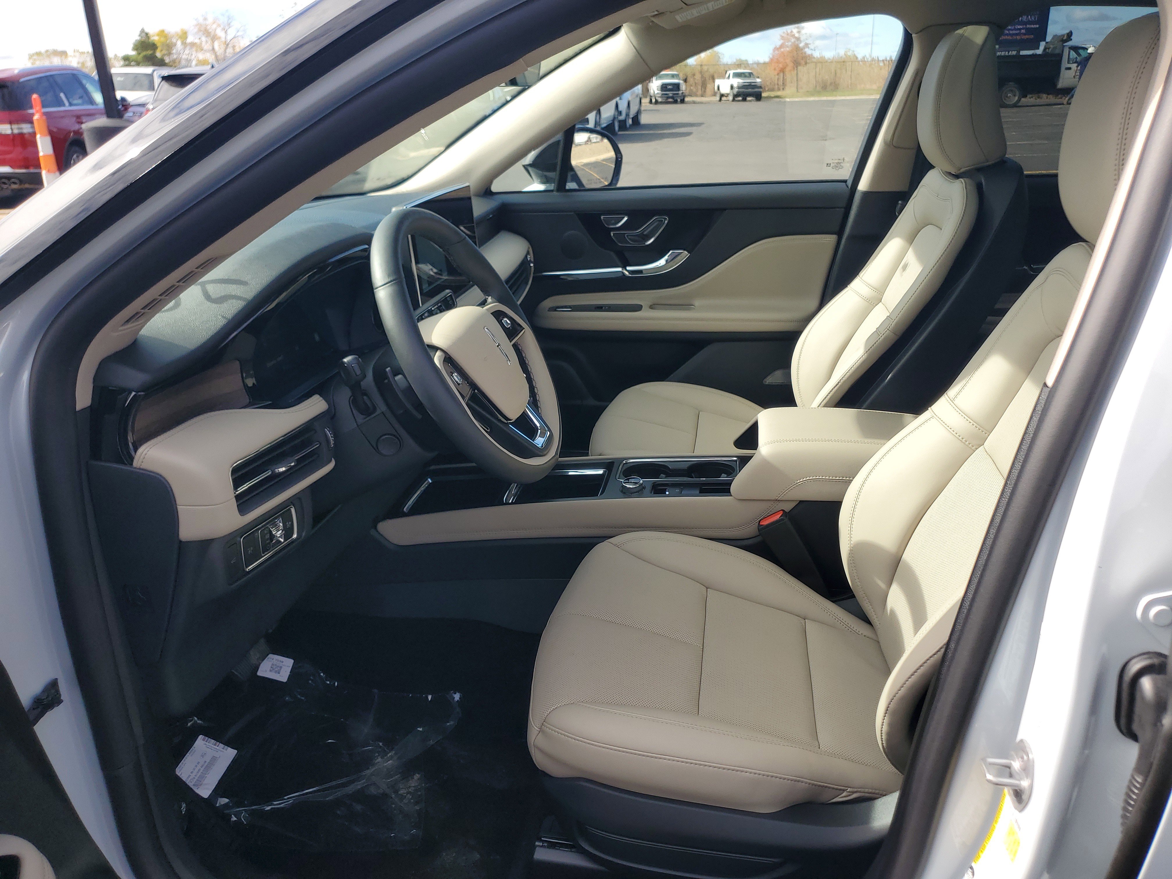 New 2026 Lincoln Corsair Reserve w/ Jet Appearance Package image 12