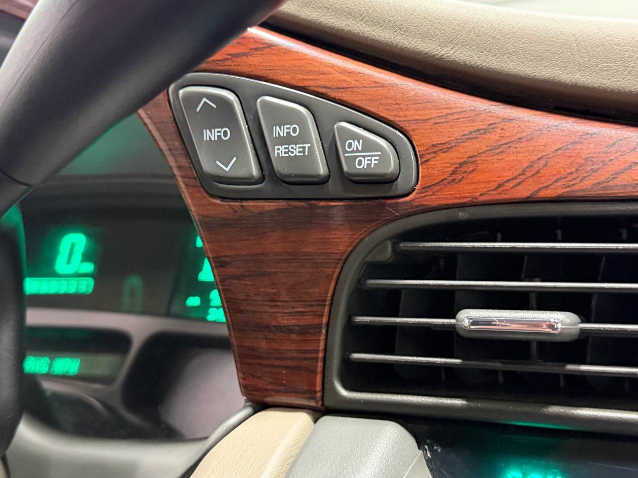 Used 2005 Cadillac De Ville Premium FWD image 34