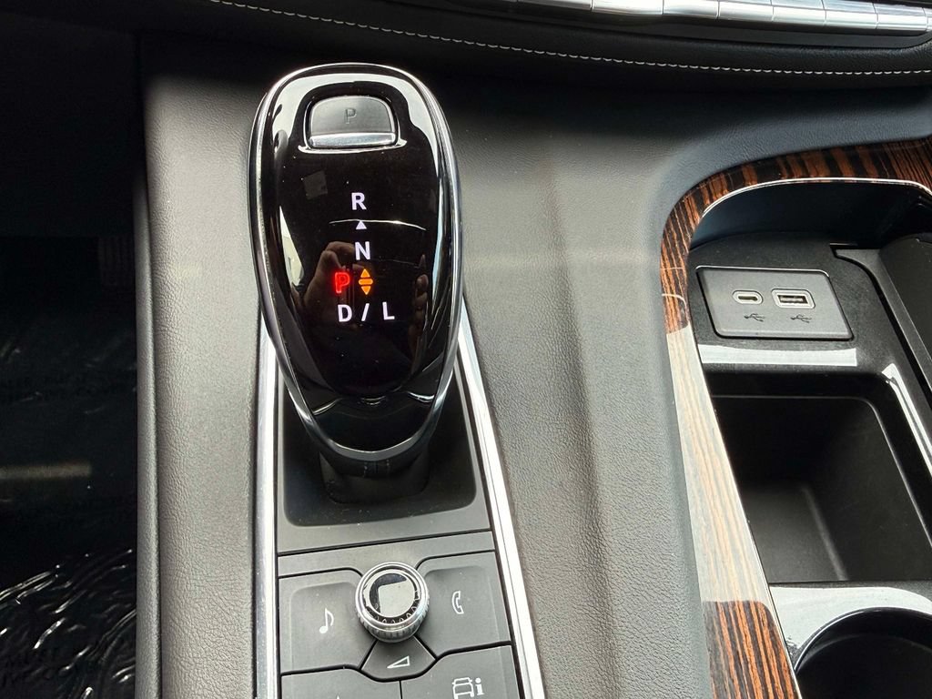 Used 2022 Cadillac Escalade Premium Luxury AWD/4WD image 26
