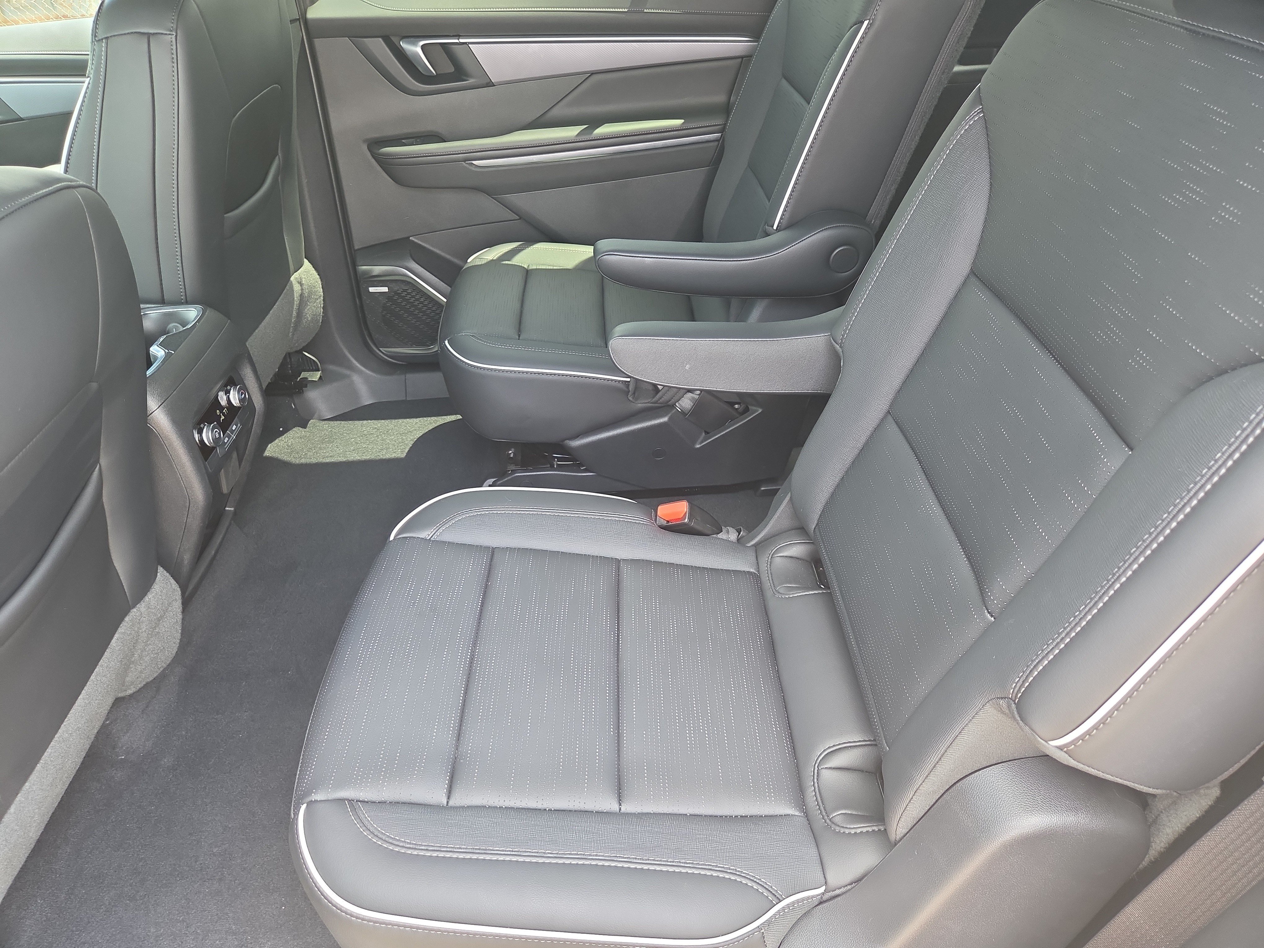 Used 2025 Buick Enclave Sport Touring w/ Power Package FWD image 7