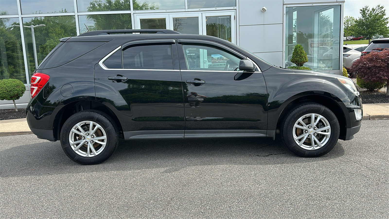 Used 2017 Chevrolet Equinox LT w/ Convenience Package AWD/4WD image 28