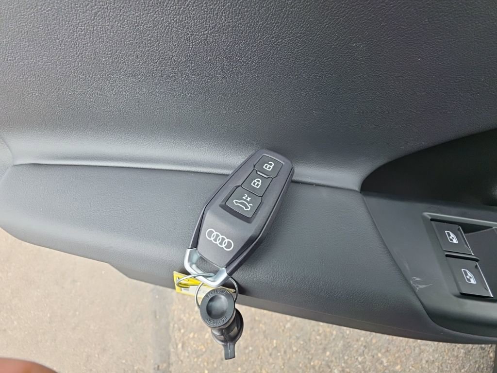 Used 2025 Audi Q6 e-tron Premium Plus w/ Premium Plus image 29