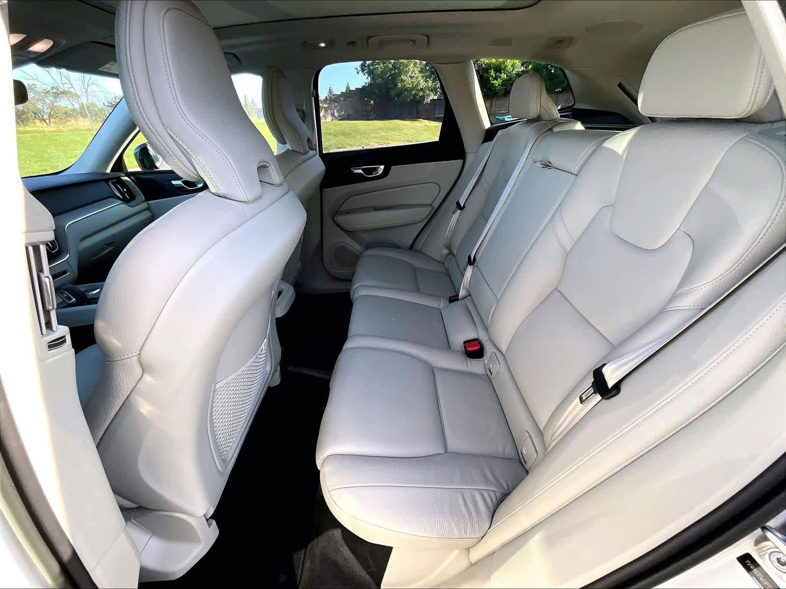 Used 2023 Volvo XC60 T8 Plus image 28