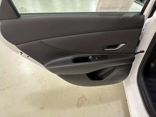 Used 2024 Hyundai Elantra Limited image 23