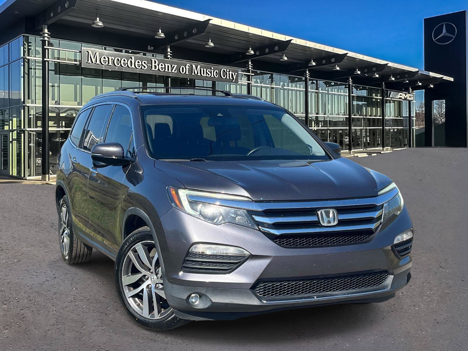 Used 2016 Honda Pilot Touring image 1
