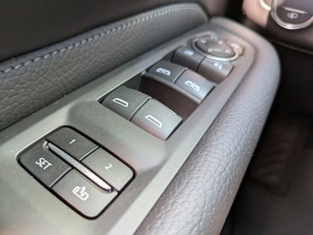 Used 2021 GMC Yukon Denali w/ Denali Ultimate Package image 29