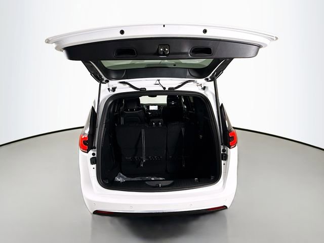New 2026 Chrysler Pacifica Limited w/ Uconnect Theater Family Group image 26