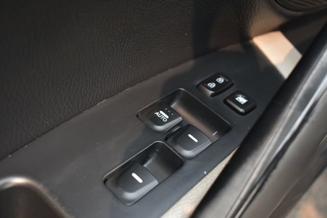 Used 2012 Hyundai Veloster w/ Style Pkg FWD image 18