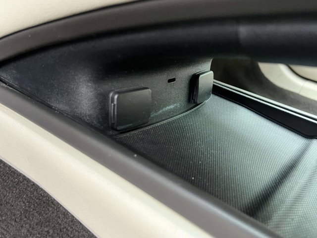 Used 2020 Lincoln MKZ w/ Convenience Package FWD image 30