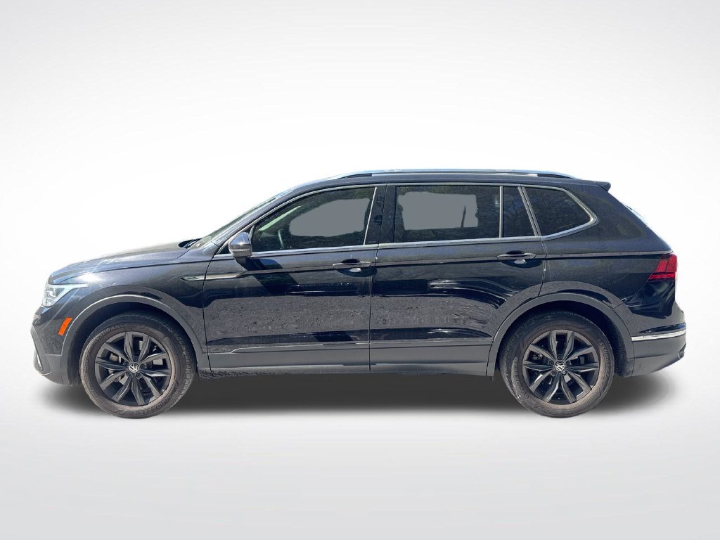 Used 2024 Volkswagen Tiguan SE AWD/4WD image 2