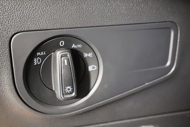 Used 2019 Volkswagen Tiguan SEL Premium image 23