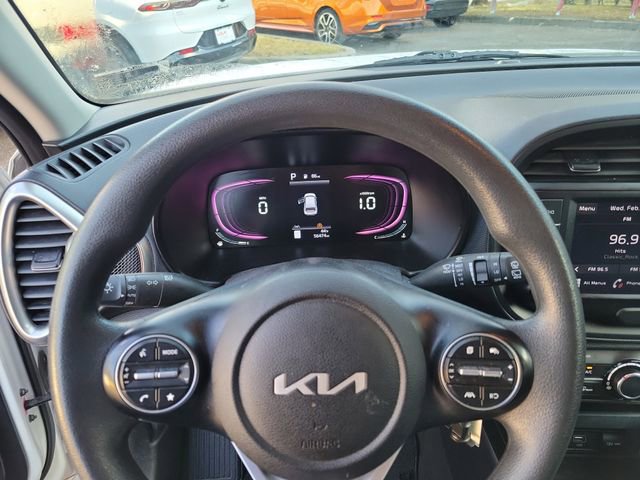 Used 2023 Kia Soul LX image 18