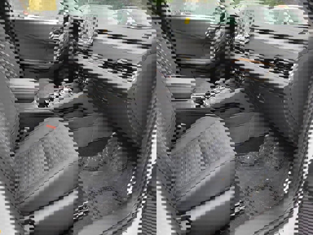 New 2025 Mitsubishi Outlander SE image 11