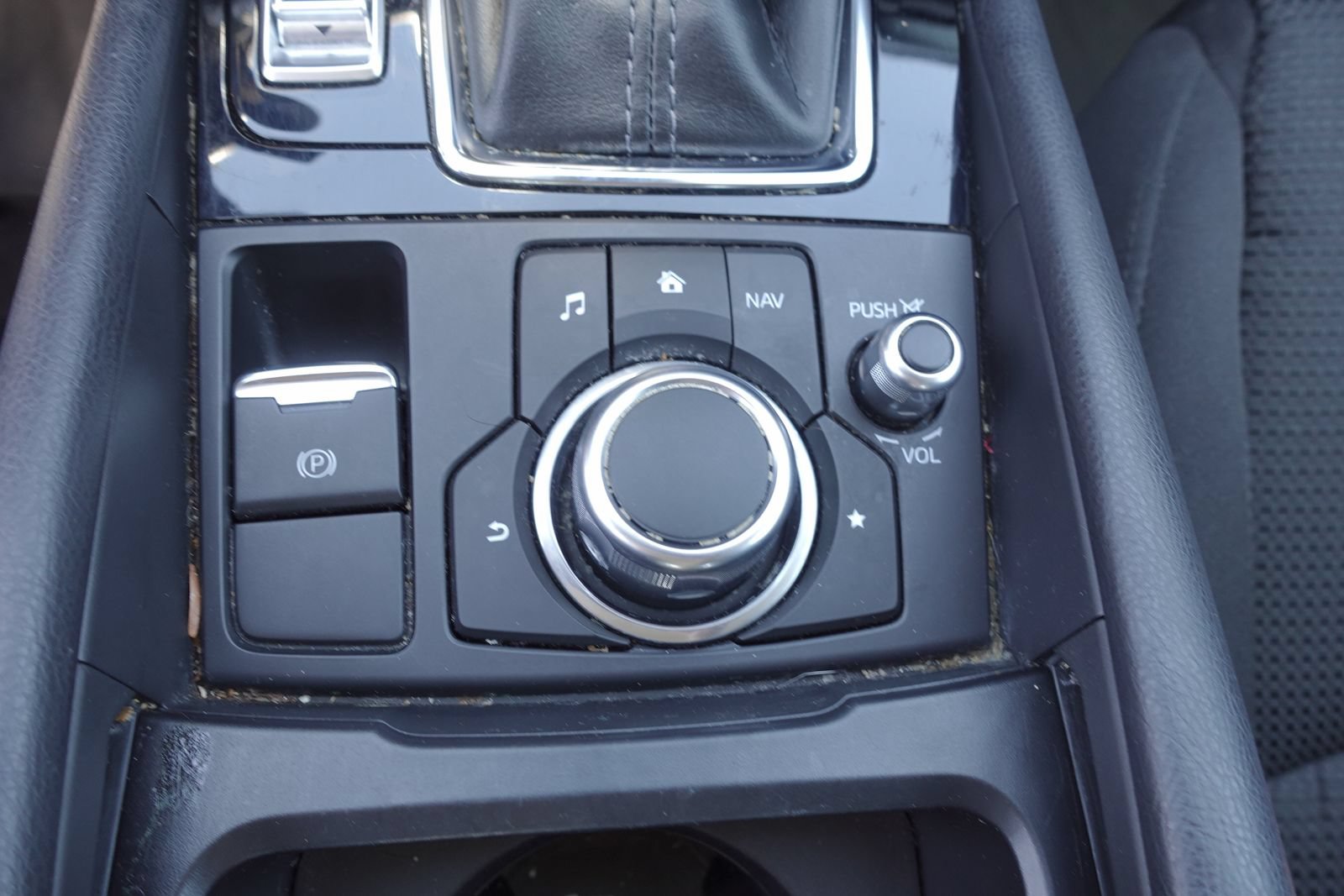 Used 2018 MAZDA MAZDA3 Sport w/ Preferred Equipment Package FWD image 21