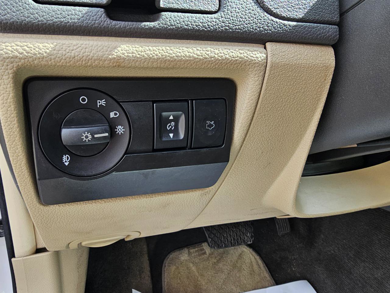 Used 2012 Ford Fusion SEL image 32