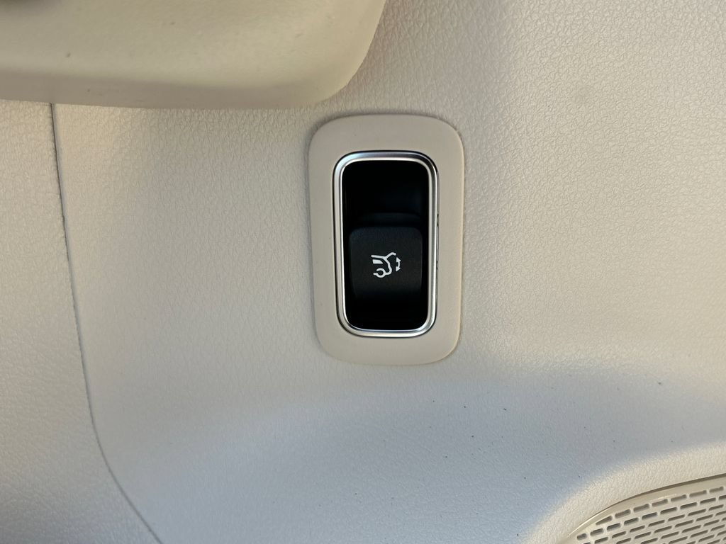 New 2026 Mercedes-Benz GLB 250 4MATIC image 13