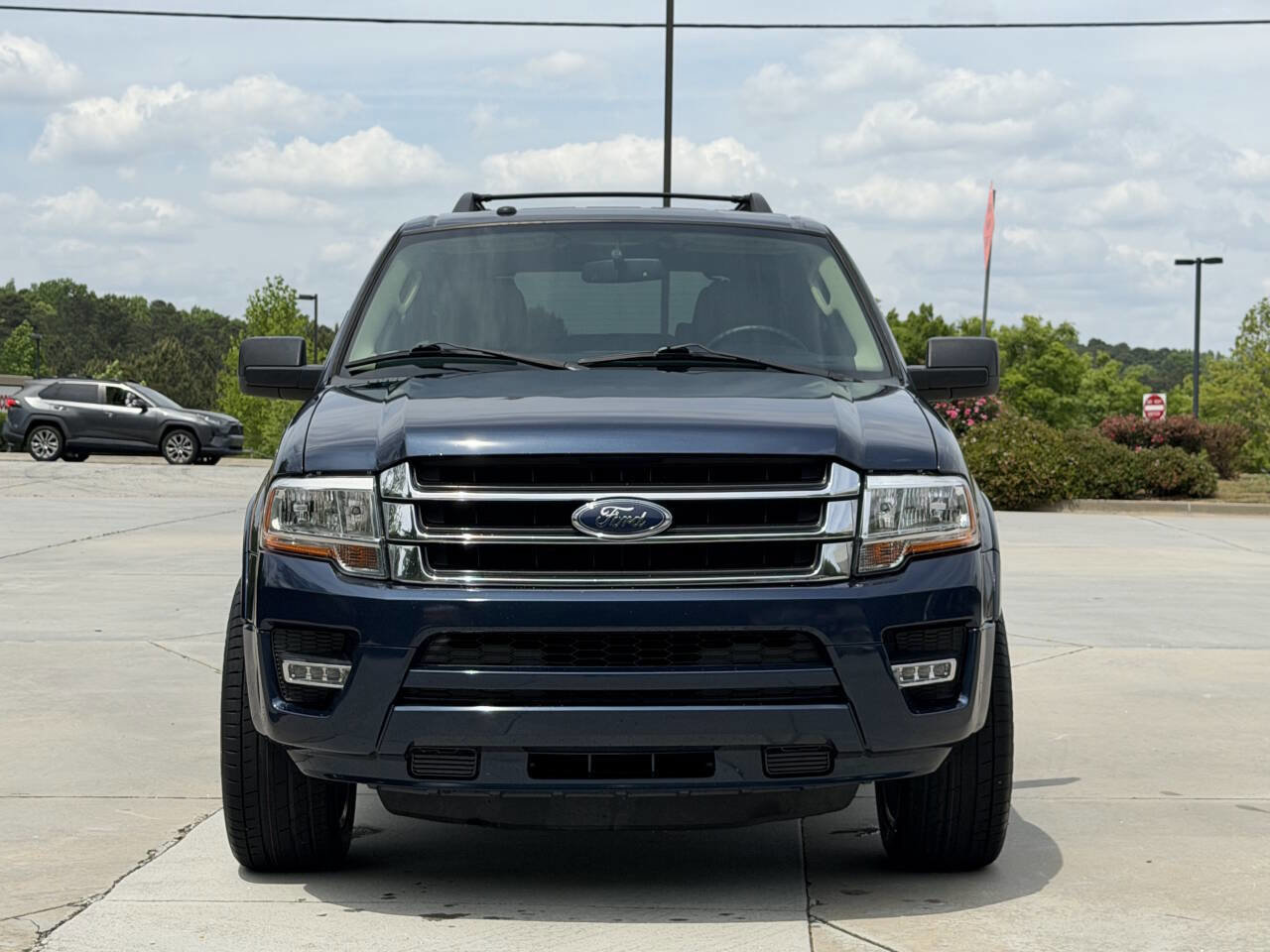 Used 2016 Ford Expedition XLT w/ Equipment Group 202A RWD image 2