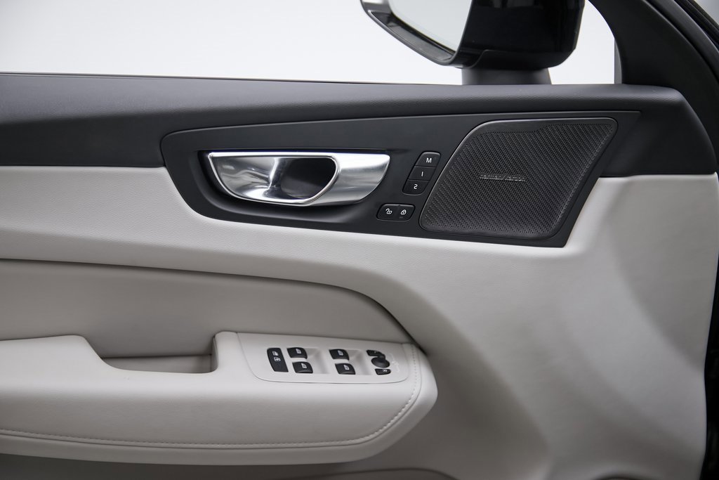 Certified 2025 Volvo XC60 B5 Plus w/ Protection Package Premier image 11
