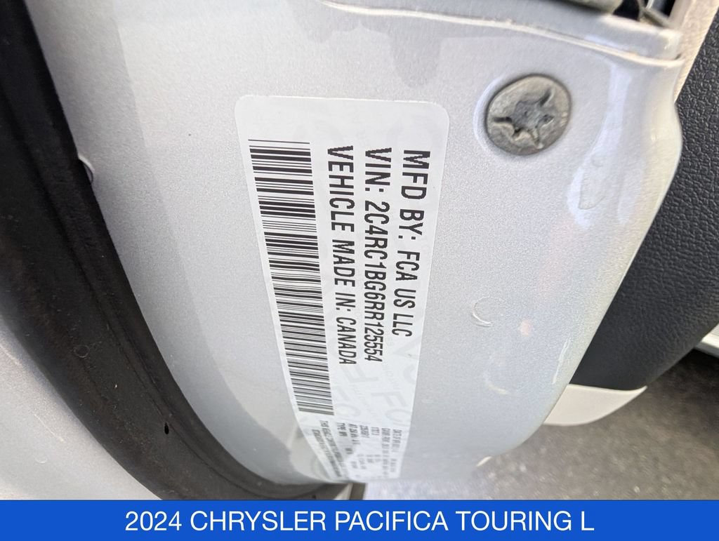 Used 2024 Chrysler Pacifica Touring-L FWD image 36