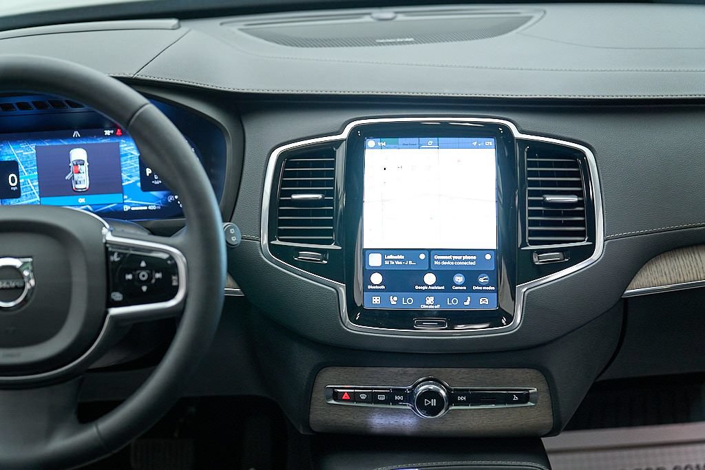 Certified 2023 Volvo XC90 B6 Ultimate w/ Protection Package Premier AWD/4WD image 30