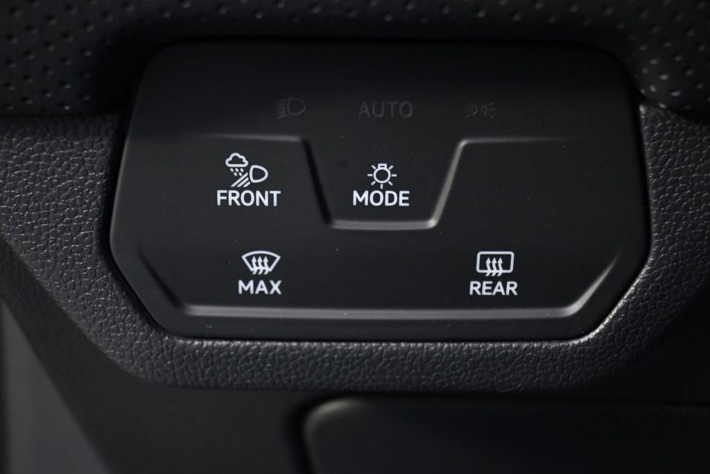 Used 2025 Volkswagen Atlas SE image 26