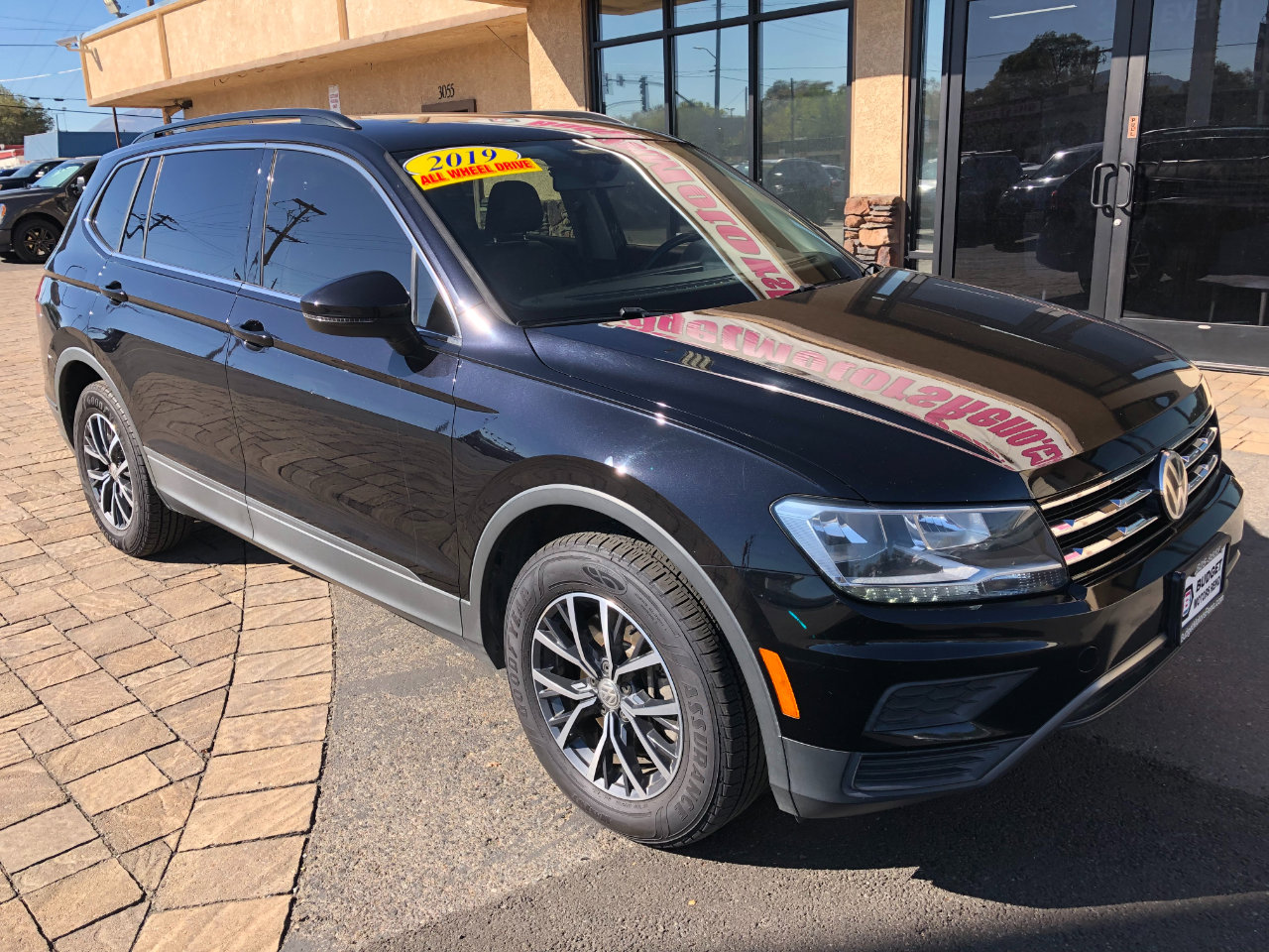 Used 2019 Volkswagen Tiguan SE w/ Panoramic Sunroof Package image 7