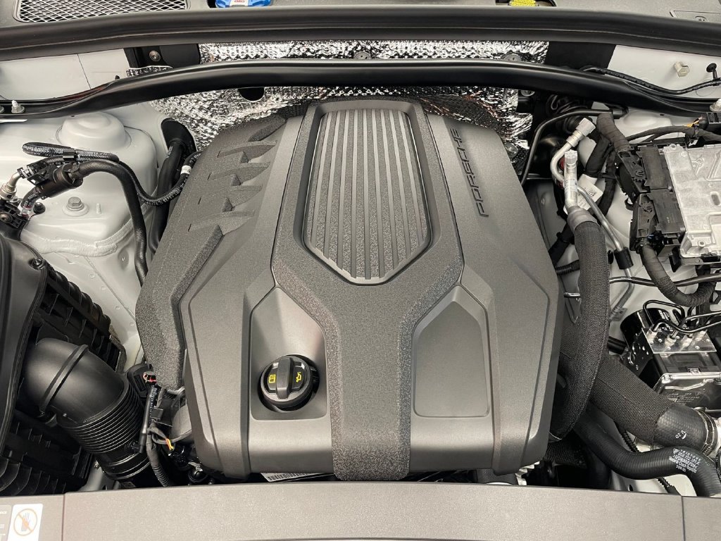 New 2026 Porsche Macan AWD/4WD image 18
