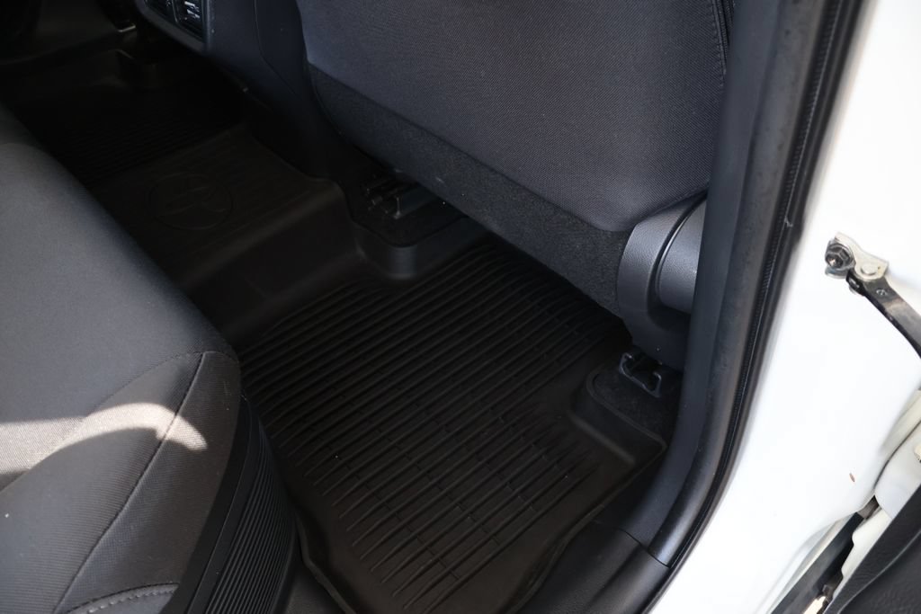 Used 2023 Toyota Venza LE AWD/4WD image 52