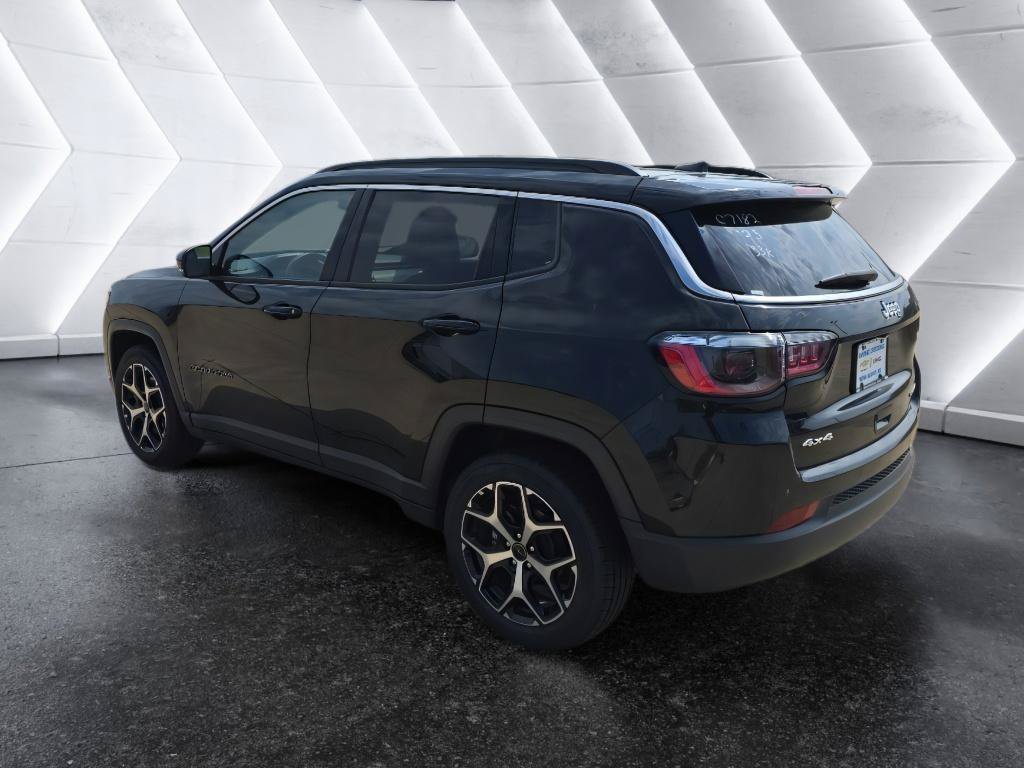 Used 2025 Jeep Compass Limited AWD/4WD image 7