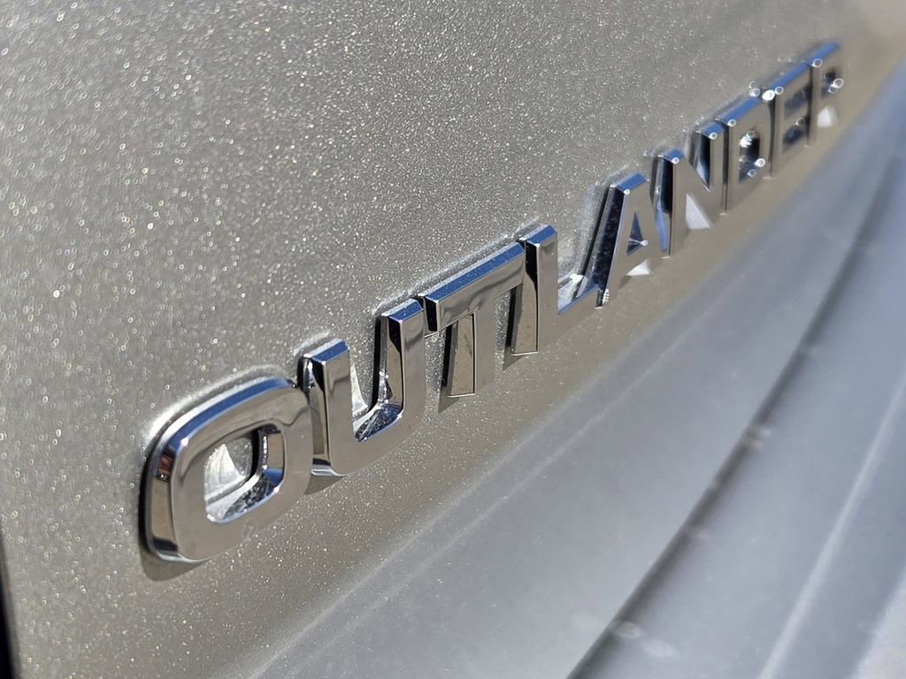 New 2026 Mitsubishi Outlander SE image 7