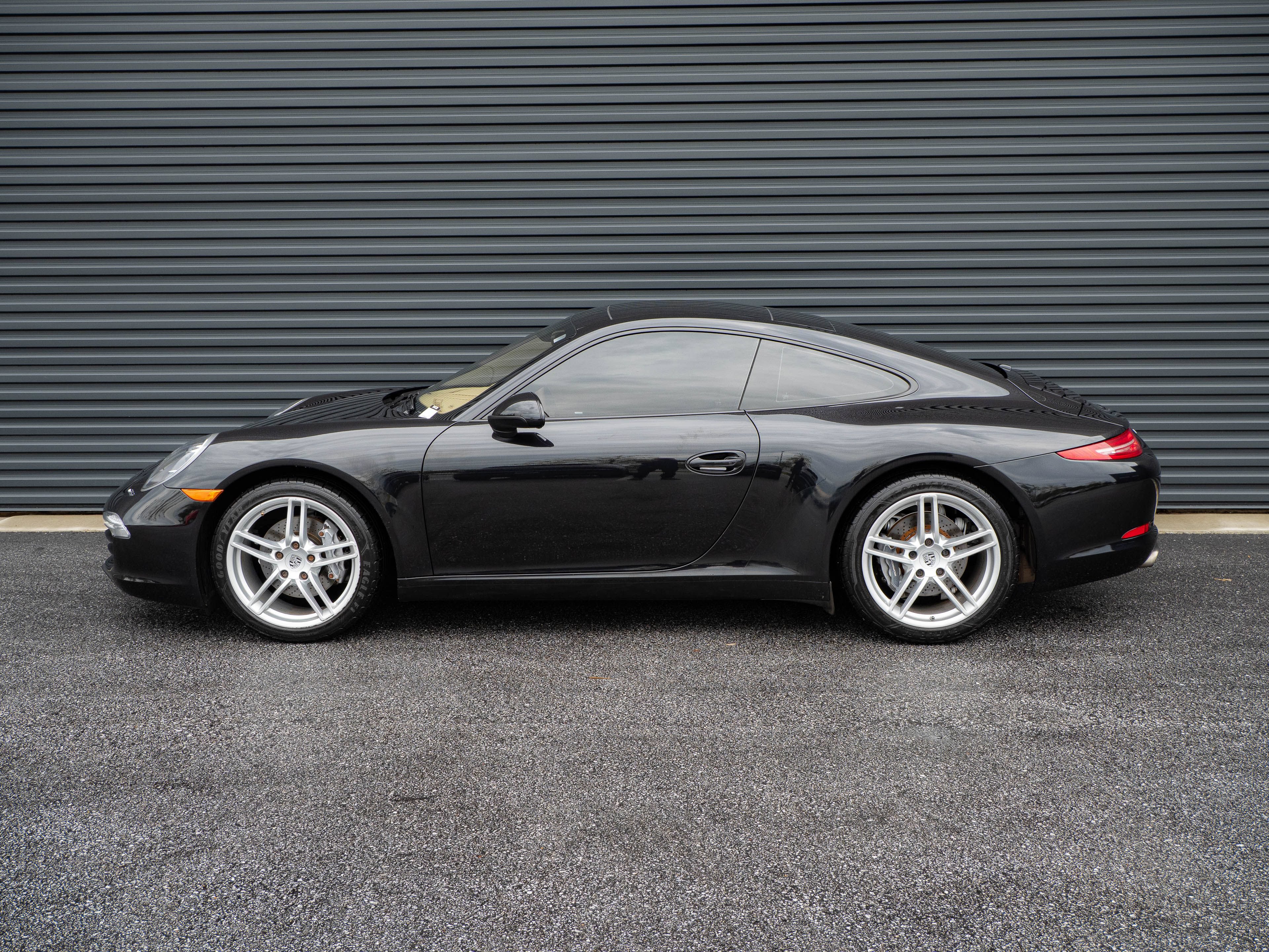 Used 2013 Porsche 911 Carrera RWD image 2