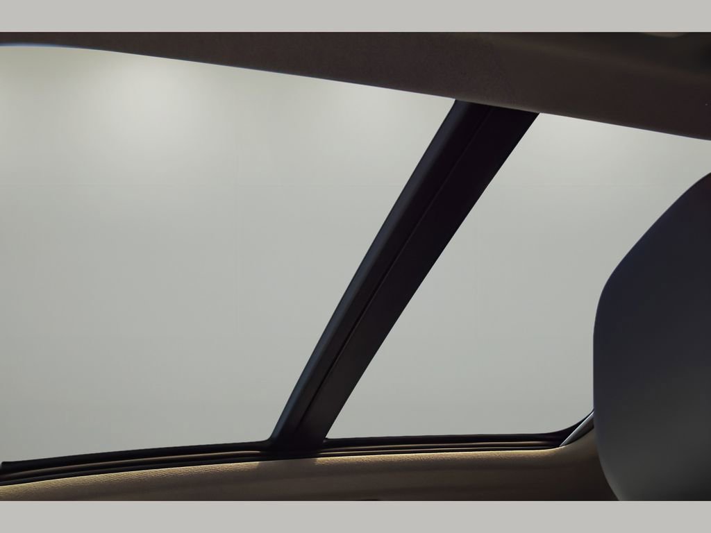 Certified 2025 Volvo XC40 B5 Ultra w/ Protection Package Premier image 13