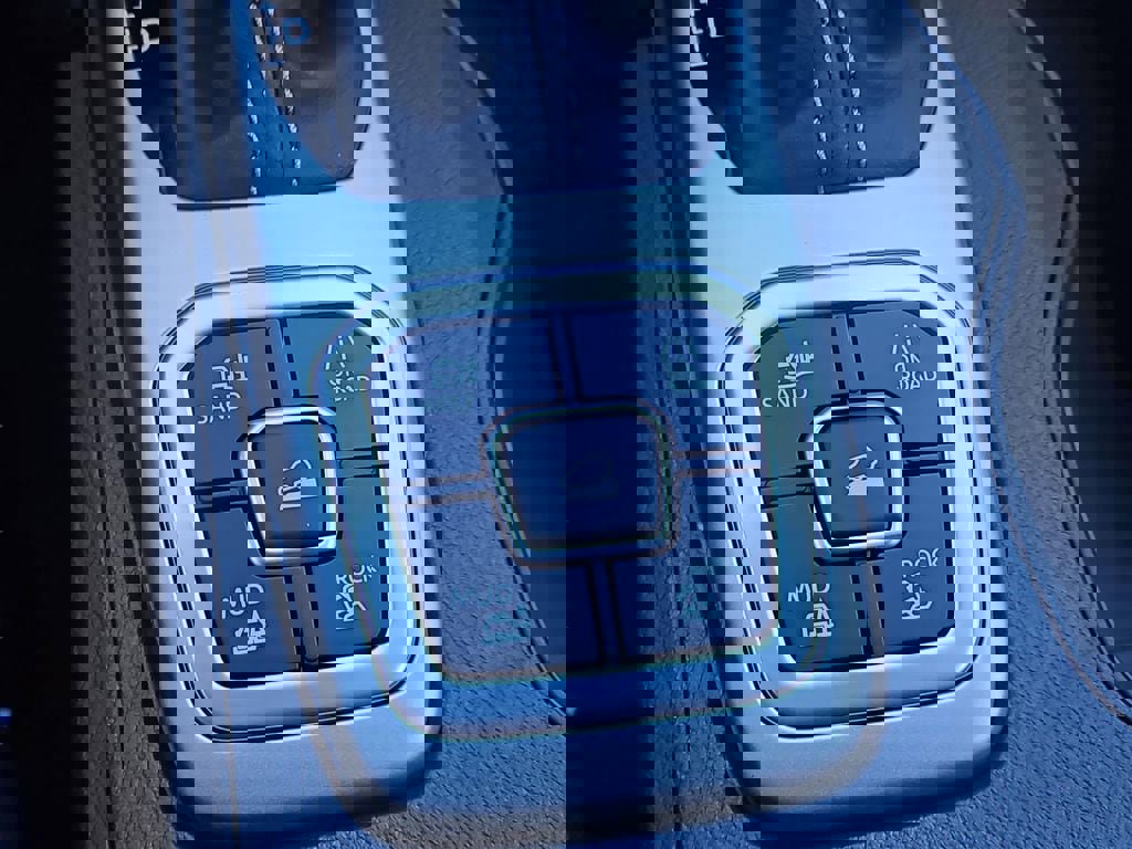 New 2026 Nissan Frontier SV w/ All-Weather Content Package image 8