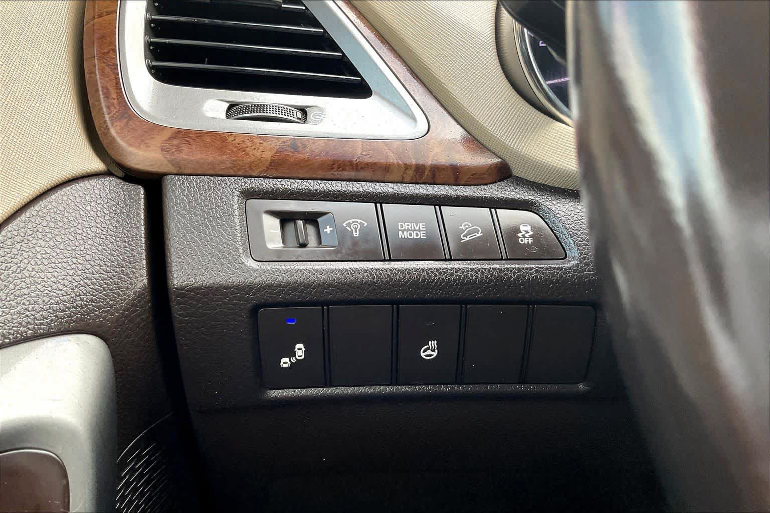 Used 2018 Hyundai Santa Fe Sport w/ 2.4L Tech Package 04 FWD image 32