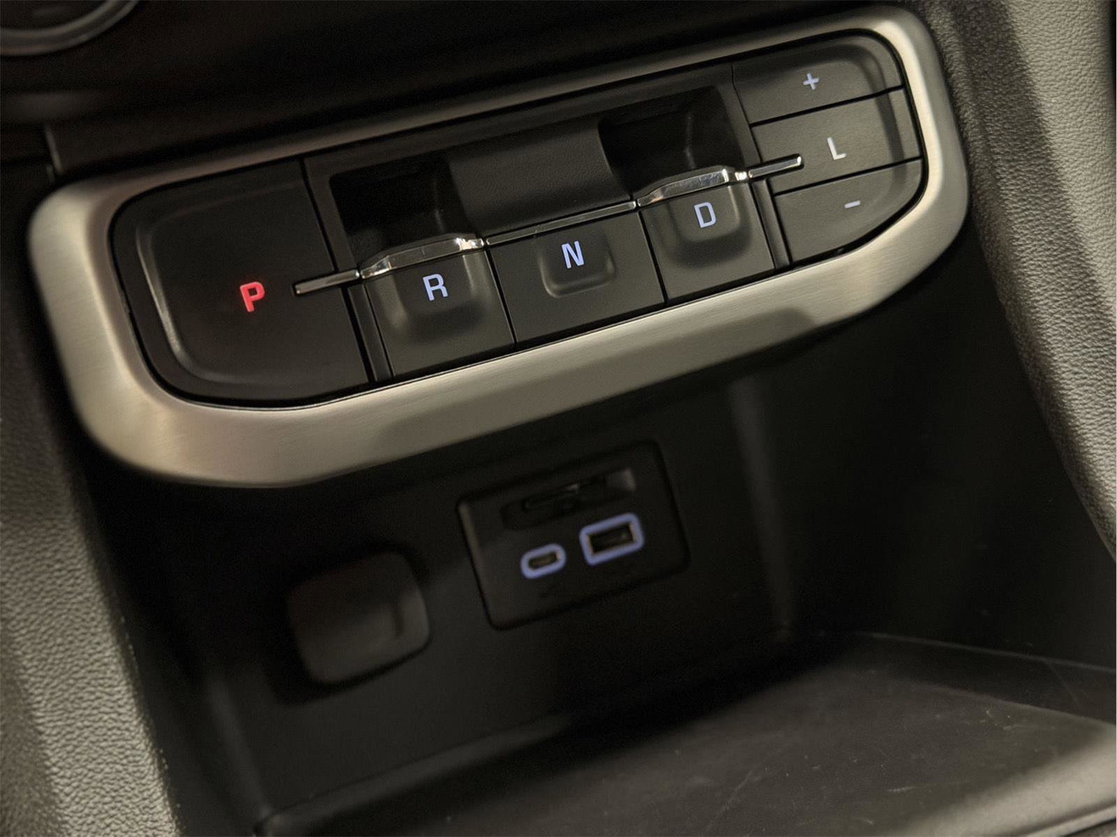 Certified 2023 GMC Acadia SLT w/ Elevation Edition AWD/4WD image 19