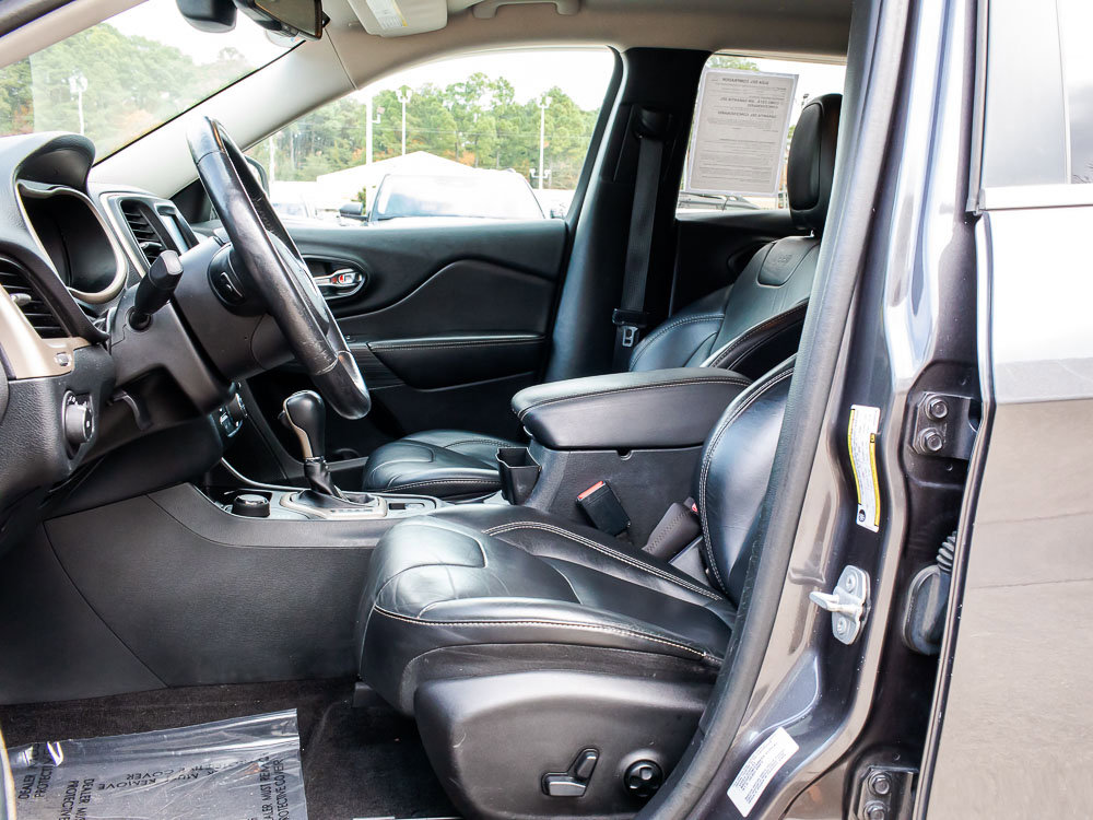 Used 2016 Jeep Cherokee Limited image 18