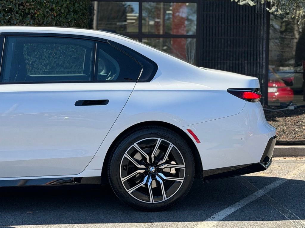 Used 2024 BMW 740i RWD image 11