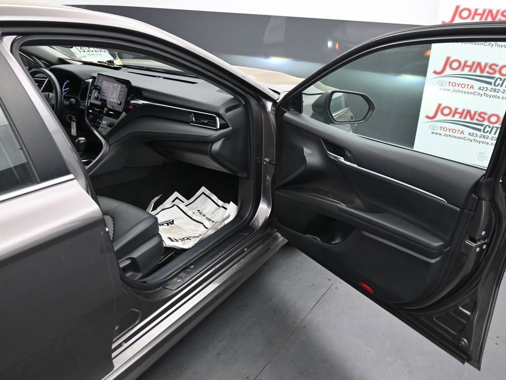 Used 2024 Toyota Camry SE FWD image 19