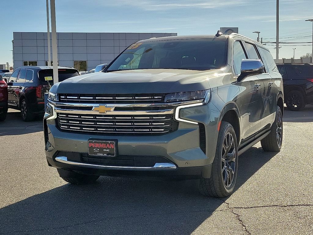 Used 2023 Chevrolet Suburban Premier image 4