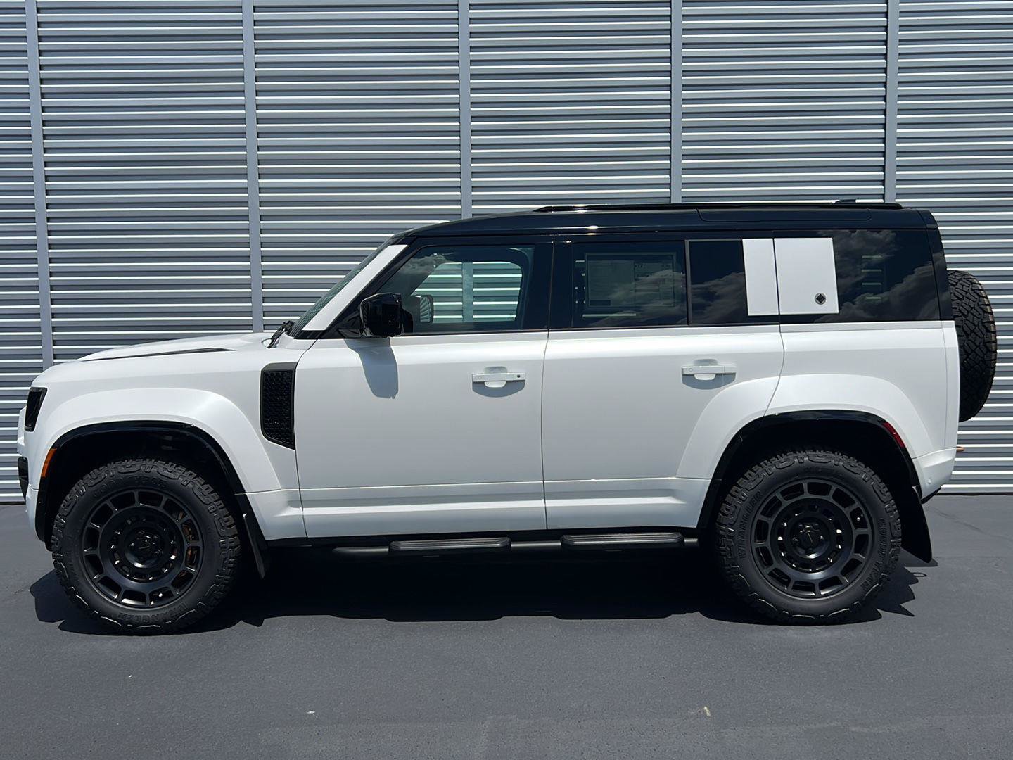 New 2026 Land Rover Defender 110 OCTA AWD/4WD image 2