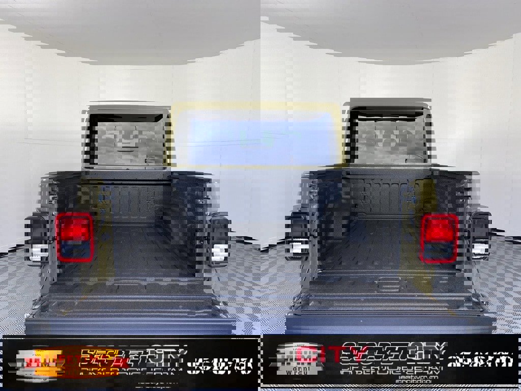 New 2025 Jeep Gladiator Sport image 30