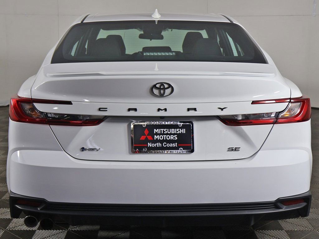 Used 2025 Toyota Camry SE image 10