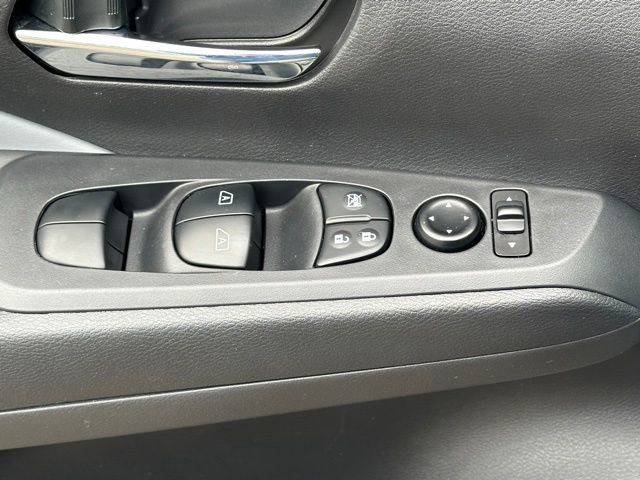 Used 2023 Nissan Kicks SR w/ SR Premium Package FWD image 21