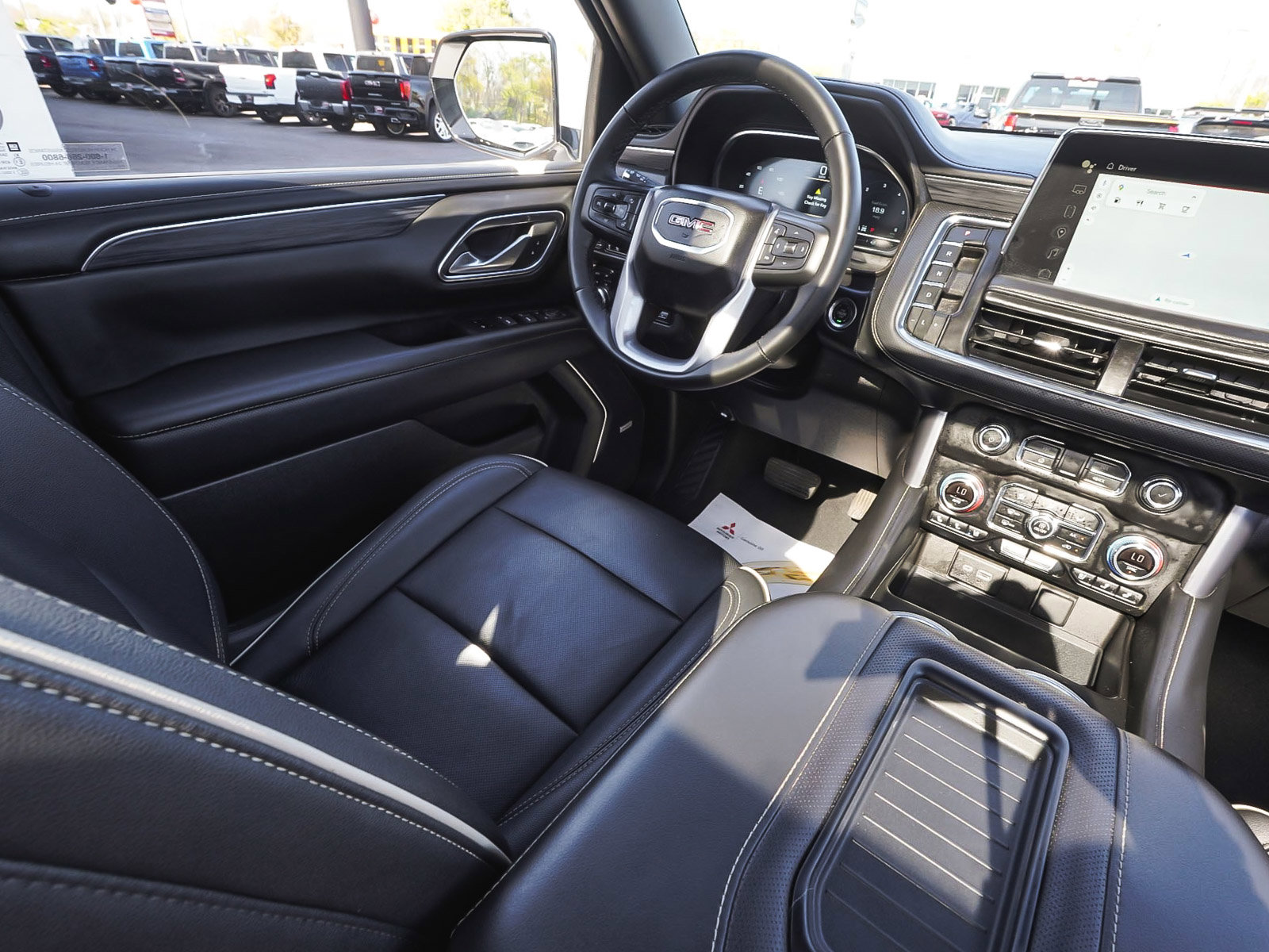 Used 2024 GMC Yukon SLT w/ SLT Luxury Package AWD/4WD image 45