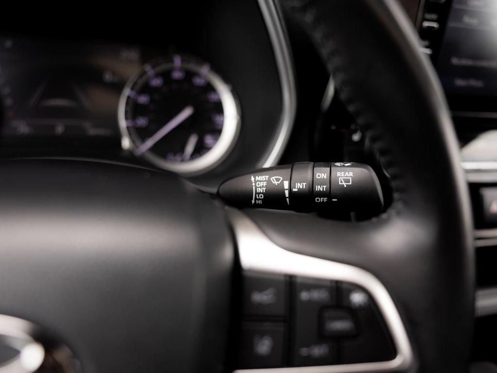 Used 2022 Toyota Highlander XLE AWD/4WD image 17