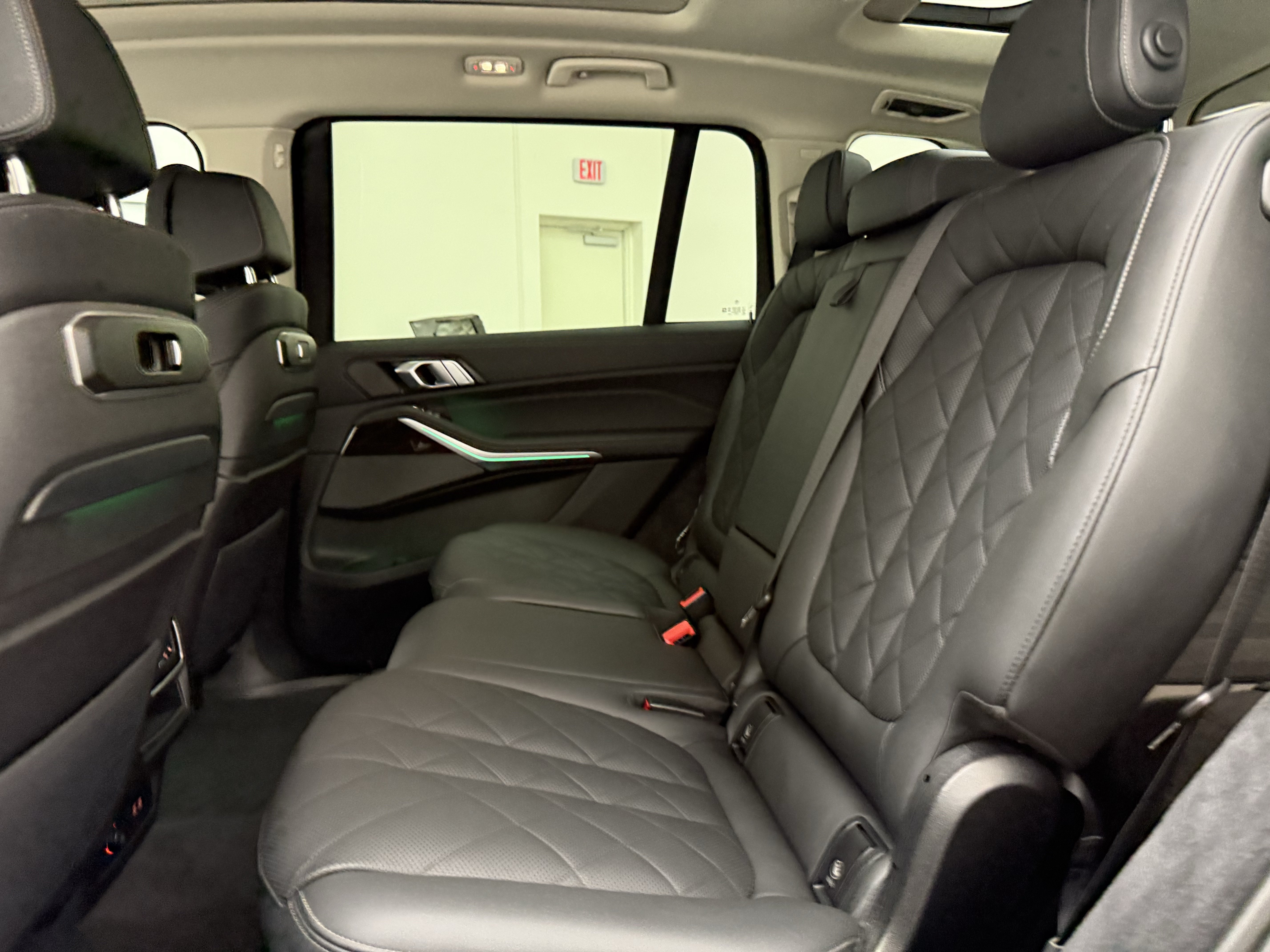 Used 2025 BMW X7 xDrive40i w/ Premium Package AWD/4WD image 24
