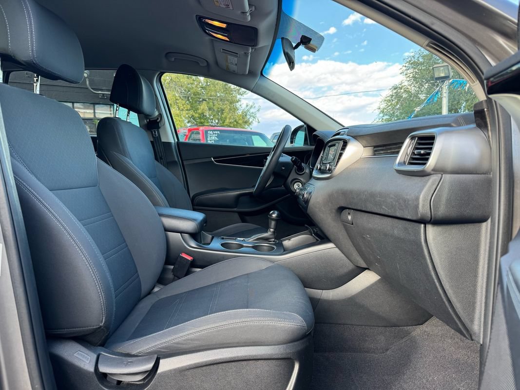 Used 2017 Kia Sorento AWD image 9