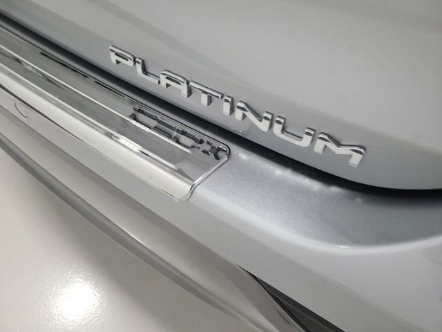Certified 2024 Toyota Highlander Platinum FWD image 6